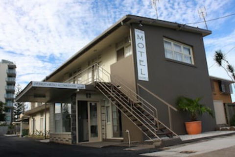 Golden Shores Airport Motel - Accommodation Newcastle 0