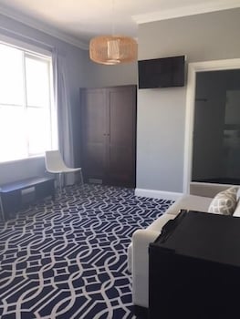 Seabreeze Hotel - Accommodation Newcastle 3