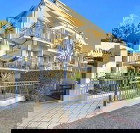 Golden Riviera Beach Resort - Accommodation Newcastle
