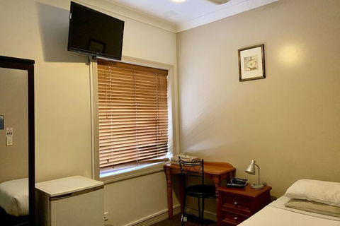 Ashfield Manor - Accommodation Newcastle 7