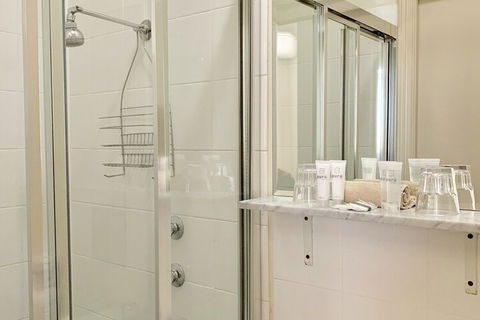 Ashfield Manor - Accommodation Newcastle 6