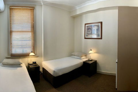 Ashfield Manor - Accommodation Newcastle 3