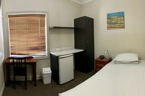 Ashfield Manor - Accommodation Newcastle 4