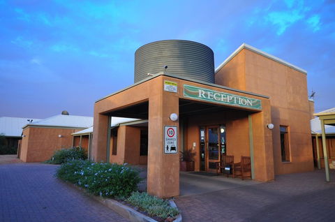 Mud Hut Motel - Accommodation Newcastle 5