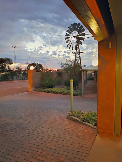 Mud Hut Motel - Accommodation Newcastle 6