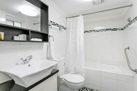Comfort Inn & Suites Burwood - Accommodation Newcastle 4