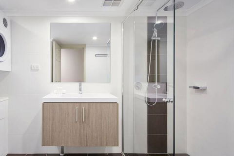 Pinnacle Apartments - Accommodation Newcastle 5
