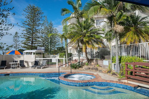 Golden Shores Holiday Club - Accommodation Newcastle 3