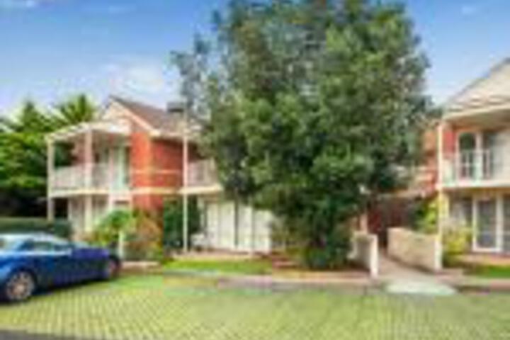 Ivanhoe VIC Accommodation Newcastle