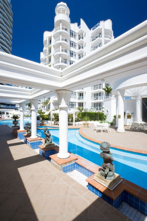 Phoenician Resort - Accommodation Newcastle 2