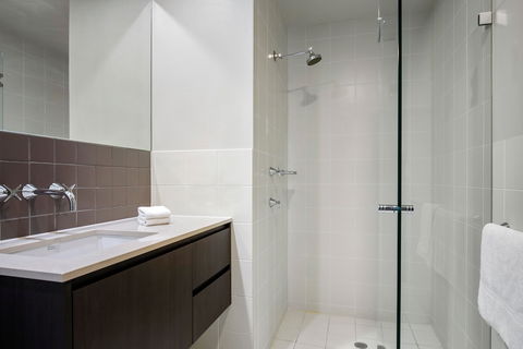 Mantra Hindmarsh Square - Accommodation Newcastle 6