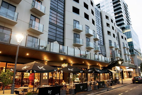 Mantra Hindmarsh Square - Accommodation Newcastle 2