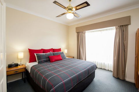 John Pirie Motor Inn - Accommodation Newcastle 6
