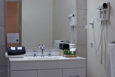 John Pirie Motor Inn - Accommodation Newcastle 4