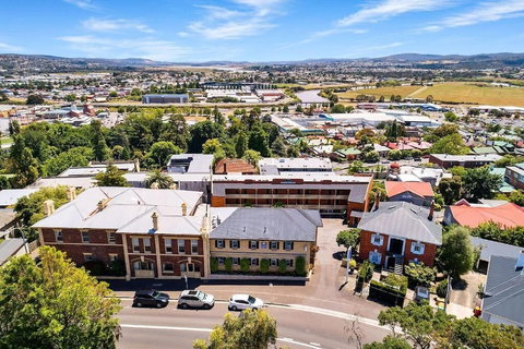 Coach House Launceston - Accommodation Newcastle 1