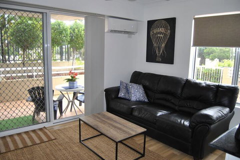 Budds Beach Apartments - Accommodation Newcastle 4