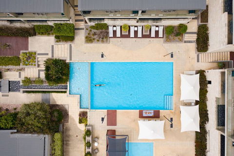 Smiths Beach Resort - Accommodation Newcastle 6