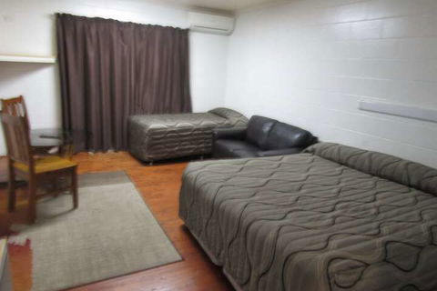 The Park Motel - Accommodation Newcastle 2