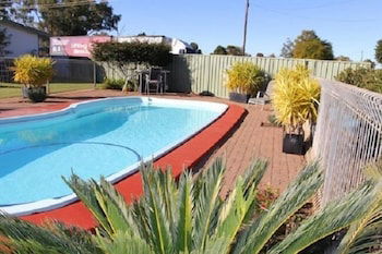 Crossroads Motel - Accommodation Newcastle 1