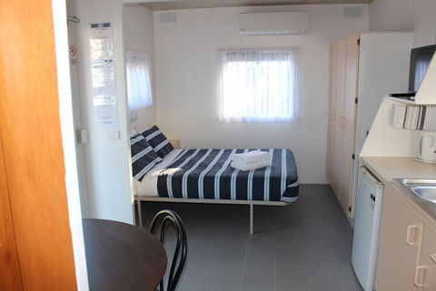 Golden Terrace Holiday Park - Accommodation Newcastle 7