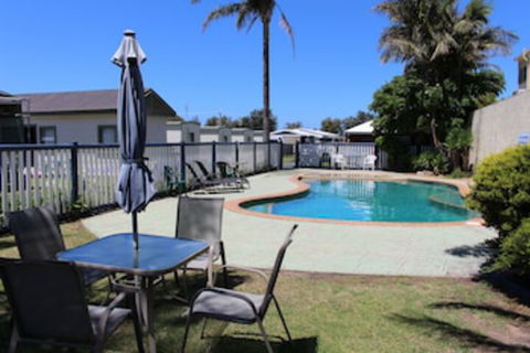 Golden Terrace Holiday Park - Accommodation Newcastle 0