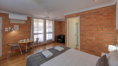 Gunsynd Motor Inn - Accommodation Newcastle 4