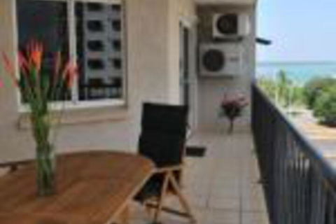 Inner City Cardona Court Apartment - Accommodation Newcastle 0