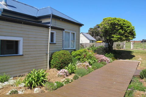 Beths Cottage Roaring 40s - Accommodation Newcastle 3