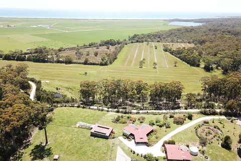 Eagles Roost Farmstay B & B - Accommodation Newcastle 1