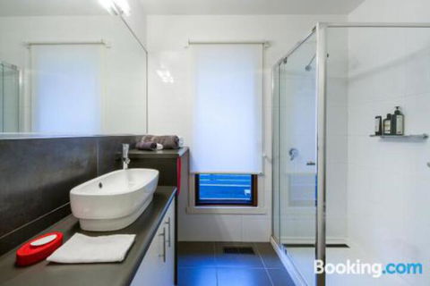 The Linden Bed & Breakfast - Accommodation Newcastle 3