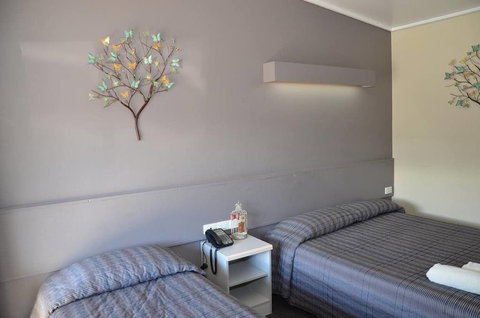 Warwick Motor Inn - Accommodation Newcastle 6
