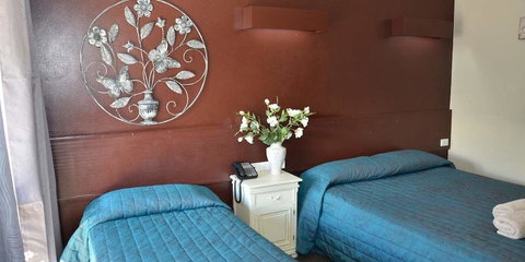 Warwick Motor Inn - Accommodation Newcastle 0