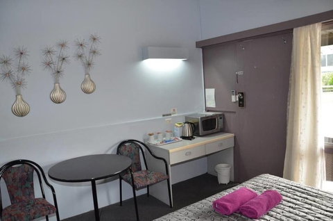 Warwick Motor Inn - Accommodation Newcastle 4