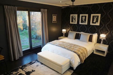 Georgie's Boutique B&B - Accommodation Newcastle 0