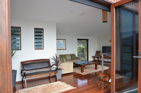 Yolla Beach House - Accommodation Newcastle 4