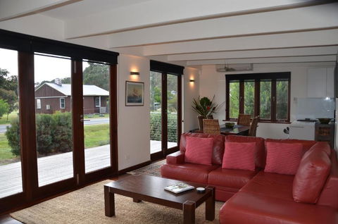Yolla Beach House - Accommodation Newcastle 5