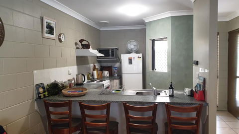 A City Retreat 2BR Apartment Reid Park Townsville - Accommodation Newcastle 6