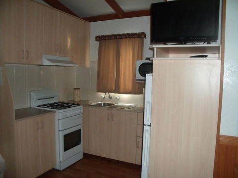 Elliston Waterloo Bay Tourist Park - Accommodation Newcastle 2