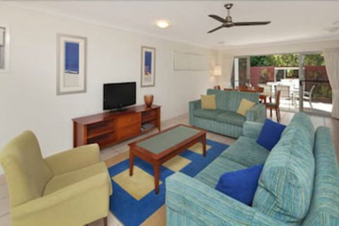 Coolum Villas - Accommodation Newcastle 4