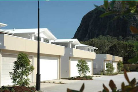 Coolum Villas - Accommodation Newcastle 7