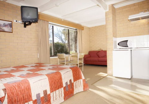 Yowani Country Club - Accommodation Newcastle 0