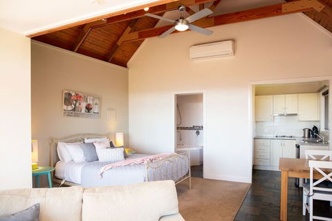 Vivere Retreat - Accommodation Newcastle 6