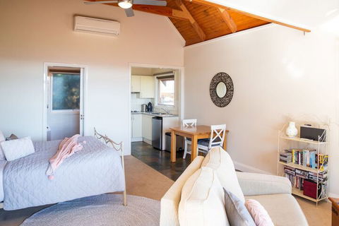 Vivere Retreat - Accommodation Newcastle 2