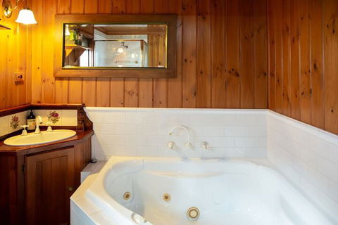 Vivere Retreat - Accommodation Newcastle 4