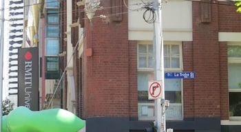 Europa Melbourne - Hostel - Accommodation Newcastle 2