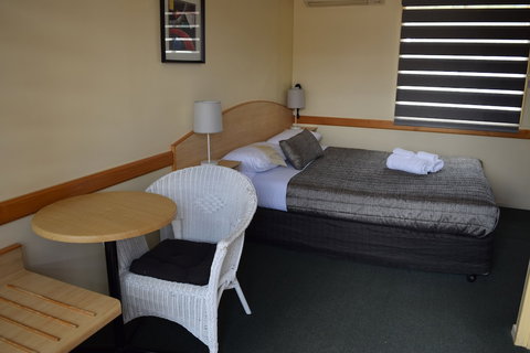 Warwick Vines Motel - Accommodation Newcastle 3