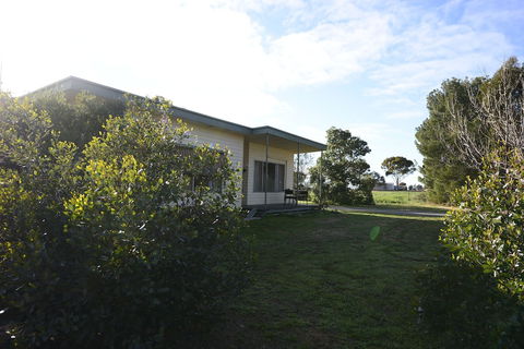 Sea Lake Motel - Accommodation Newcastle 2