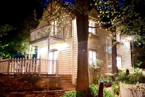 Aldgate Creek Cottage Bed & Breakfast - Accommodation Newcastle 0
