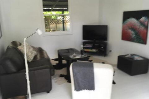Hilltop Too - Accommodation Newcastle 7