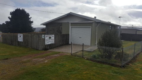 Waratah Falls Holiday Unit - Accommodation Newcastle 1